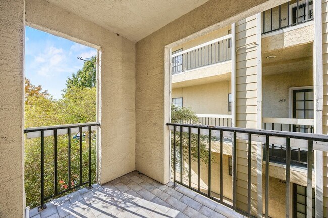 Building Photo - 4800 W Lovers Ln