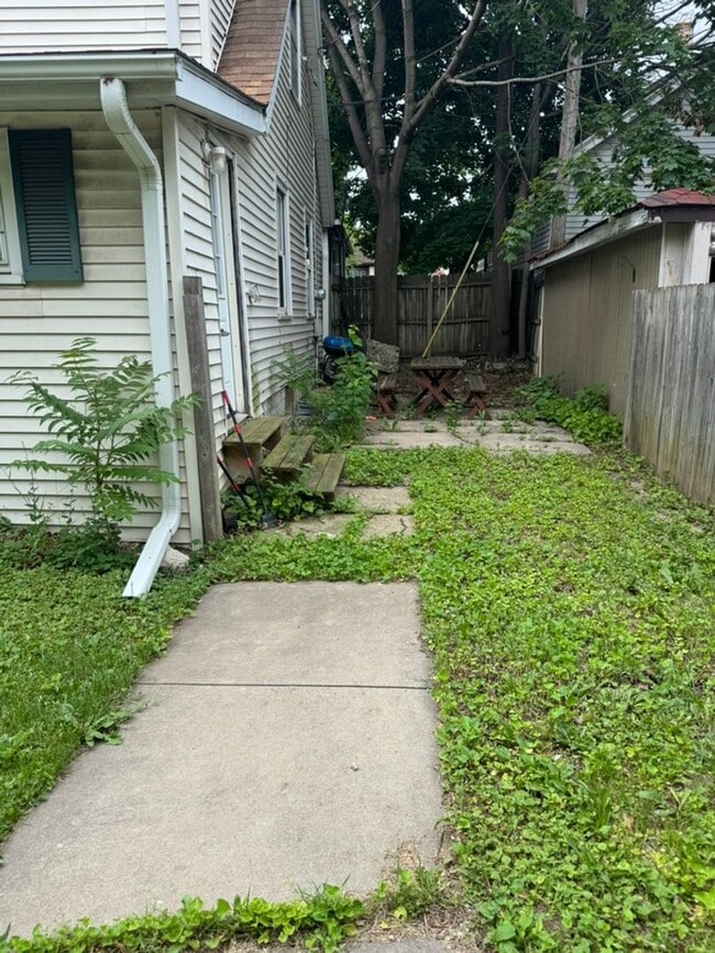 Building Photo - Nice 3-Bedroom Single Family Home Availabl...