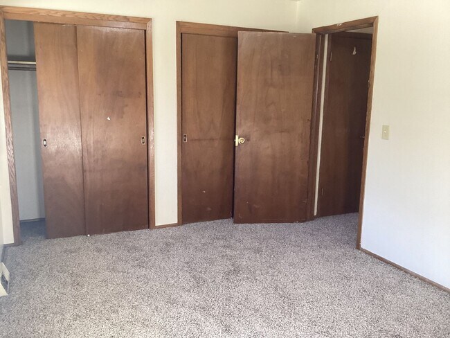 Building Photo - 9135-9137 N. Swan Rd