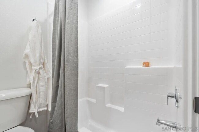Building Photo - 3095 Avenida Torcello