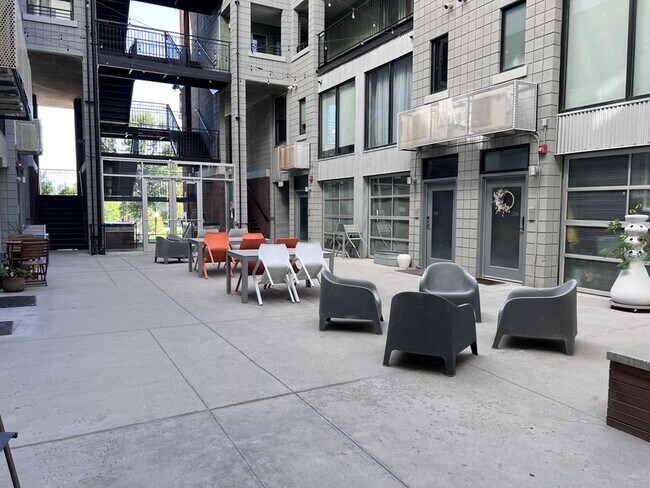 Building Photo - 360 W 300 S