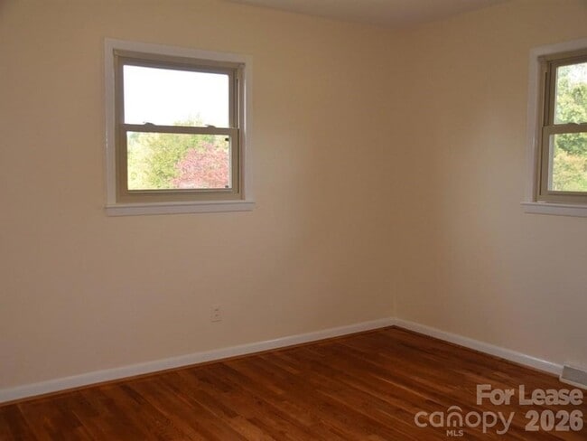 Building Photo - 1812 Cameron Rd