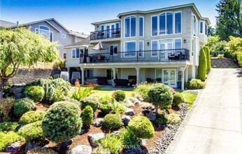 Building Photo - 1202 Nisqually St