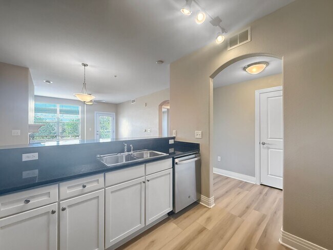 Building Photo - $0 DEPOSIT OPTION. UPDATED 2 BEDROOM CONDO...