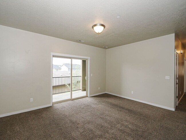 Building Photo - 3 Bedroom, 2 Bathroom Condo