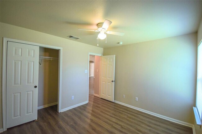 Building Photo - 102 Newport Landing Pl