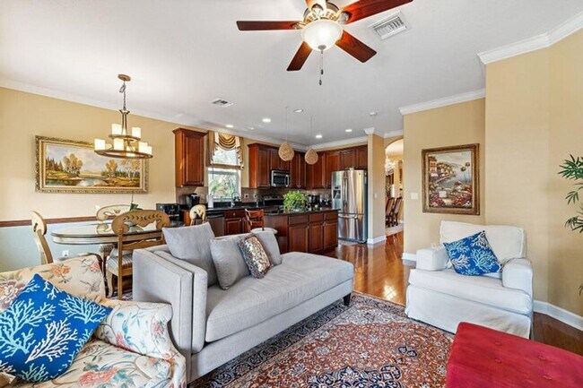 Building Photo - 6024 SE Crooked Oak Ave