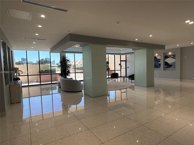 Building Photo - 20301 W Country Club Dr