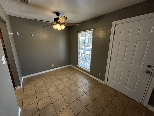 Building Photo - 1 bed 1 bath at Sagewood Condominiums