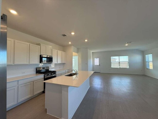 Building Photo - 200 Herald Dr