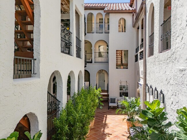 Building Photo - 184 Sunset Ave