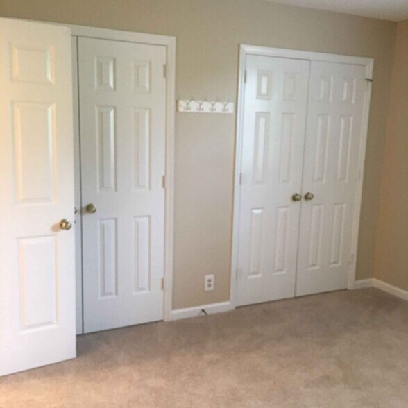 Building Photo - 5768 Stone Brook Dr