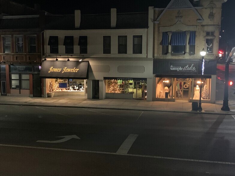 Building Photo - 102 S Main St