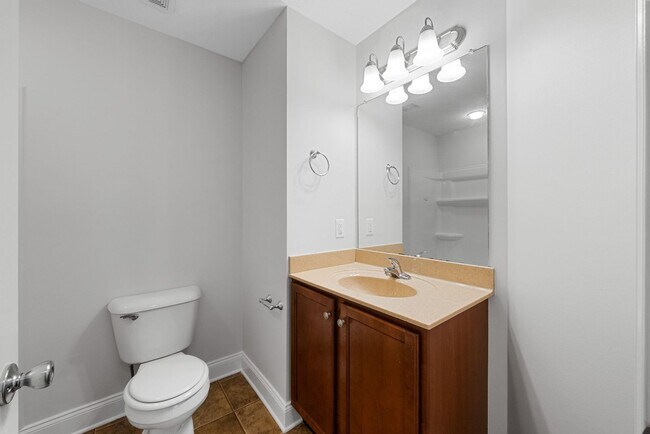 Building Photo - 3 Bedroom 2 Full Bath Home For Rent!