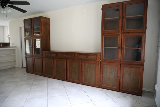 Building Photo - 730 Dezso Dr