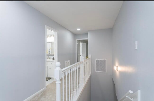 Building Photo - 15614 Pebble Bend Dr