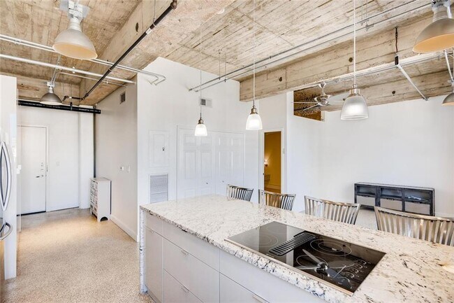 Building Photo - 710 Colorado St