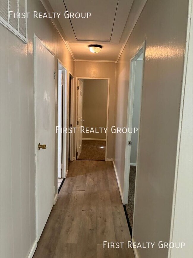 Building Photo - 1498 Elaine St