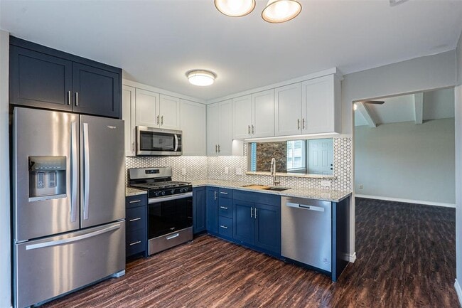 Building Photo - 304 W William Cannon Dr