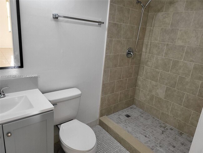 Building Photo - 14611 N Kendall Dr