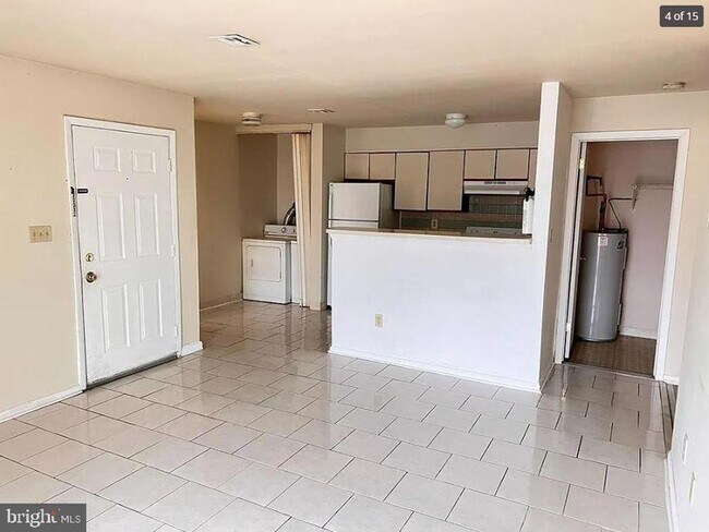 Building Photo - 700 N Franklin Blvd