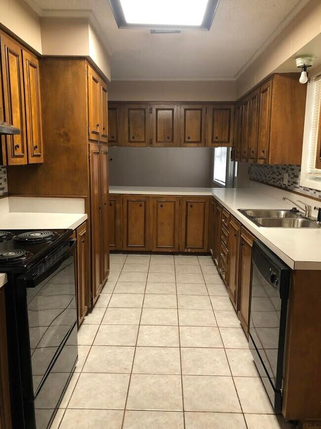 Building Photo - 123 Highland Dr