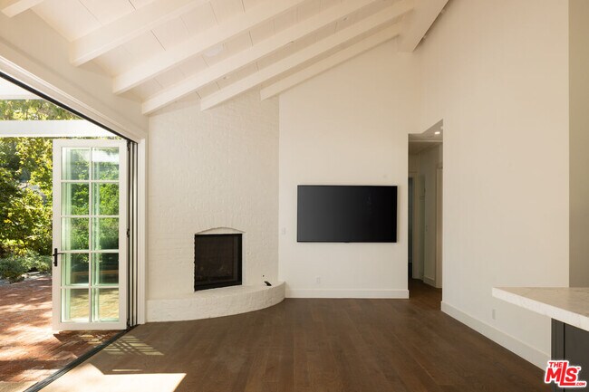 Building Photo - 14462 Sunset Blvd