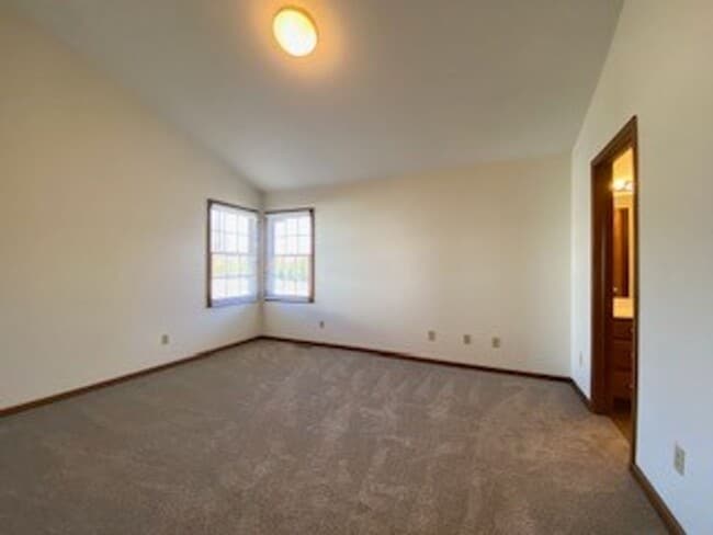 Building Photo - 3 Bedroom/2 Bathroom Home in the Gardens!