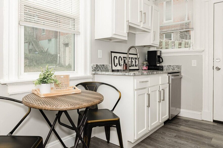 Building Photo - 216 Gilman Ave