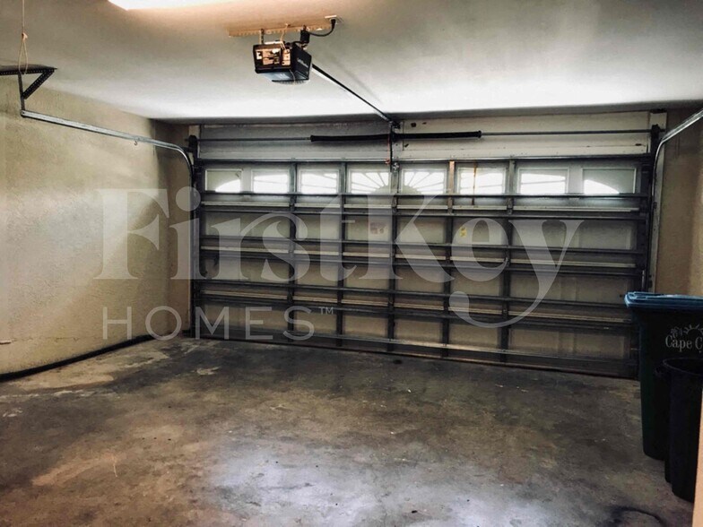 Building Photo - 1016 SW 37th Terrace