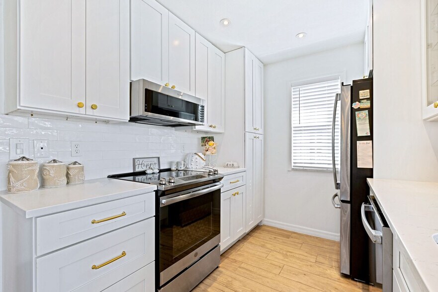 Building Photo - 888 Bay Breeze Wy
