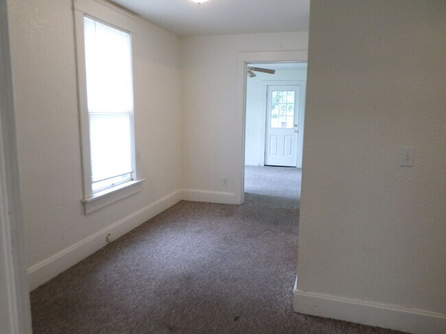 Building Photo - 715 Laramie St