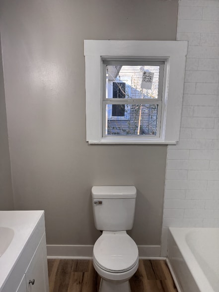 Building Photo - 208 W Brown Ave