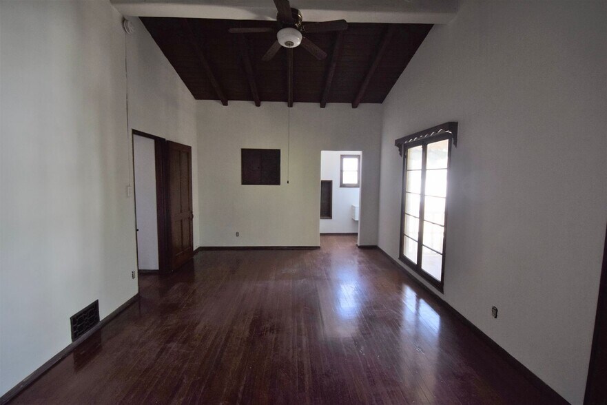 Building Photo - 1008 Orange Grv Ave