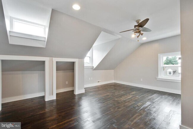 Building Photo - 5445 Ridge Ave