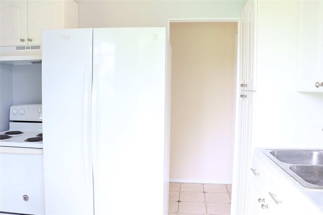 Building Photo - 2640 SW 79th Ave