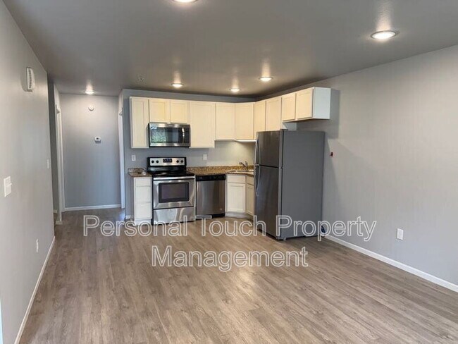 Building Photo - 808 7th Ave S