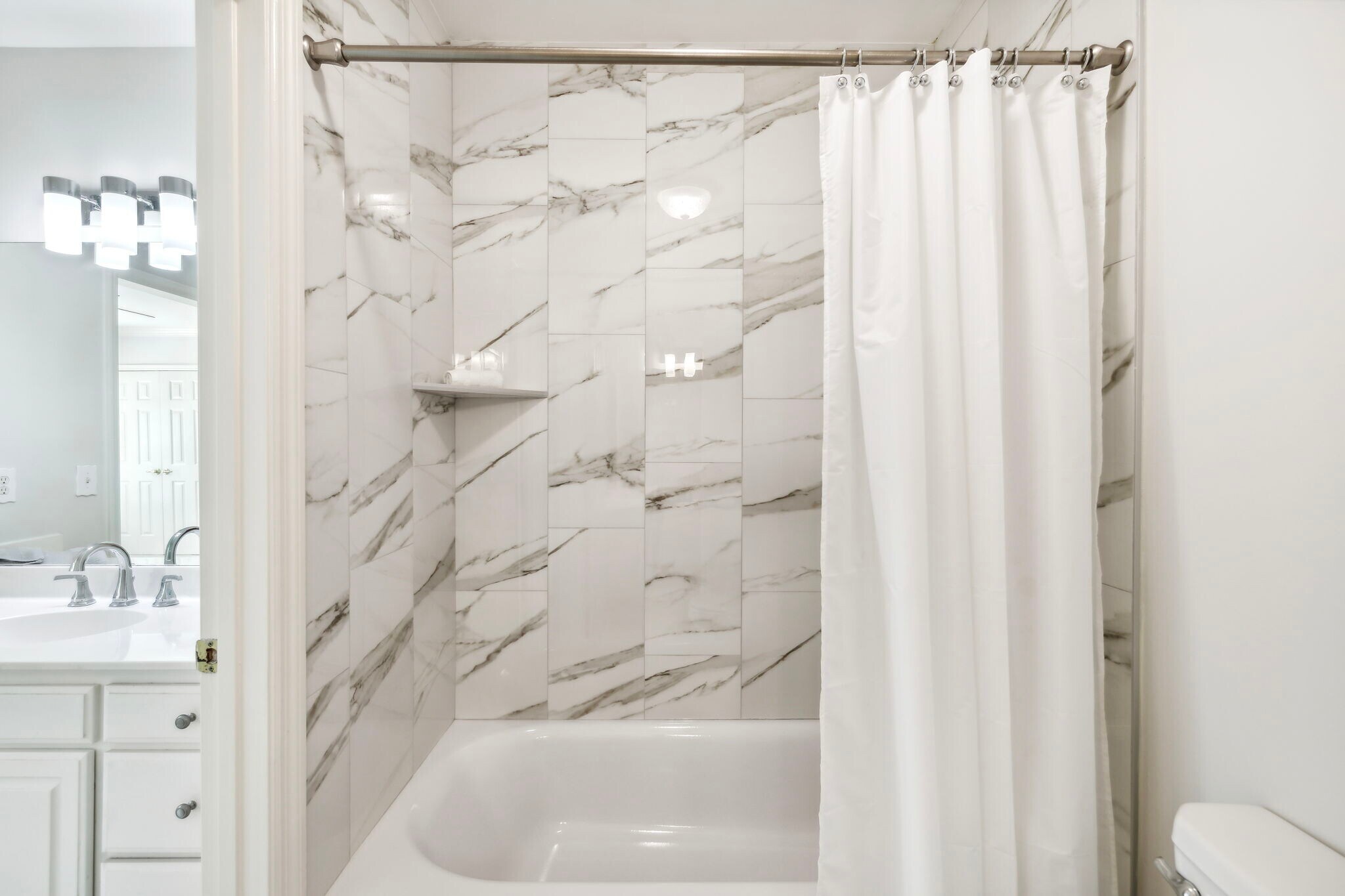 new ceramic tub with tile and flooring - 1614 Brentwood Pointe