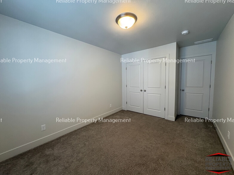 Building Photo - 140 S Emery Ln