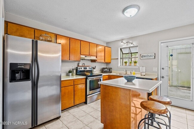 Building Photo - 420 Cobblestone Dr