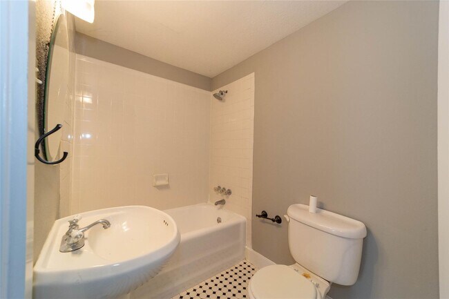 Building Photo - Rosedale Duplex