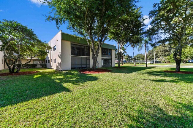 Building Photo - 15217 Lakes of Delray Blvd