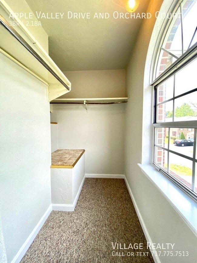 Building Photo - 710 Apple Valley Dr