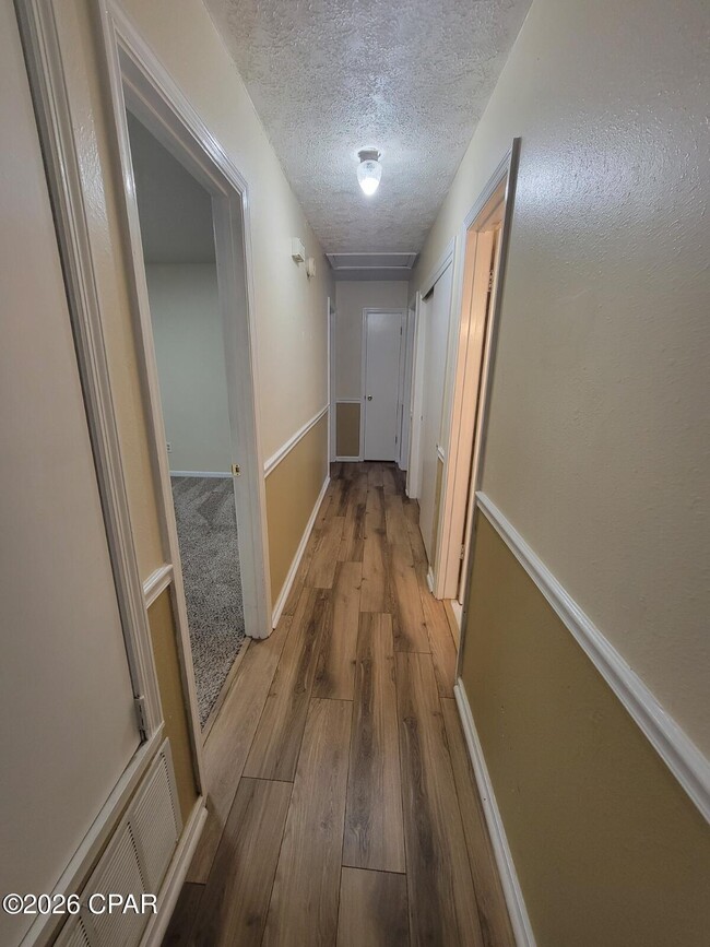 Building Photo - 3727 Greentree Pl