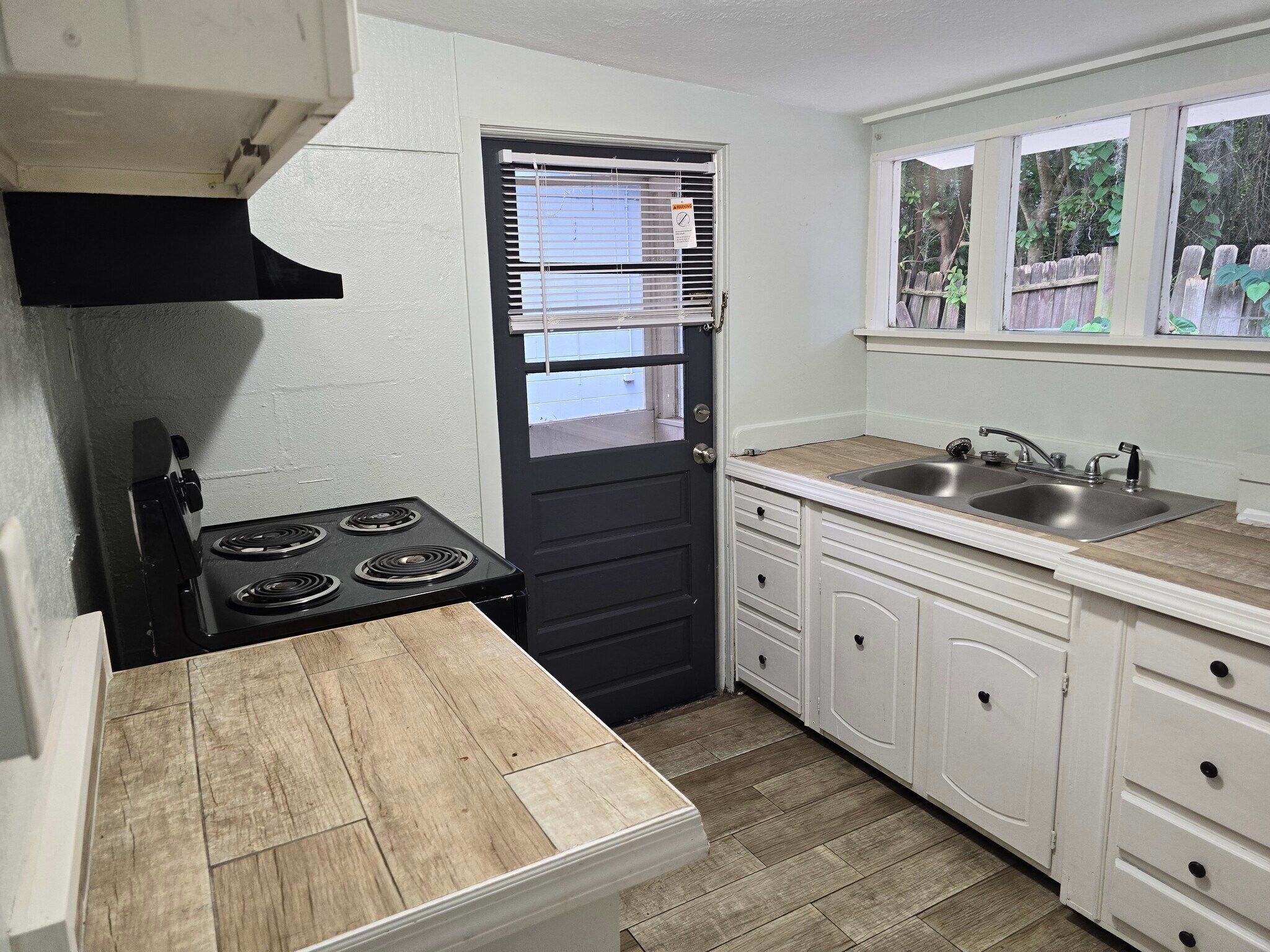 Building Photo - 7107 Arlet Dr
