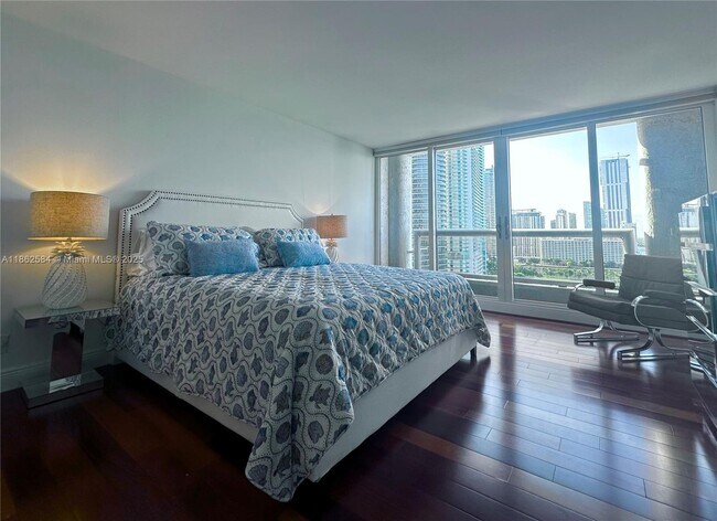 Building Photo - 1717 N Bayshore Dr