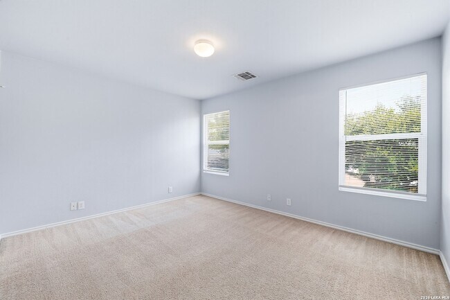 Building Photo - 10302 Lateleaf Oak