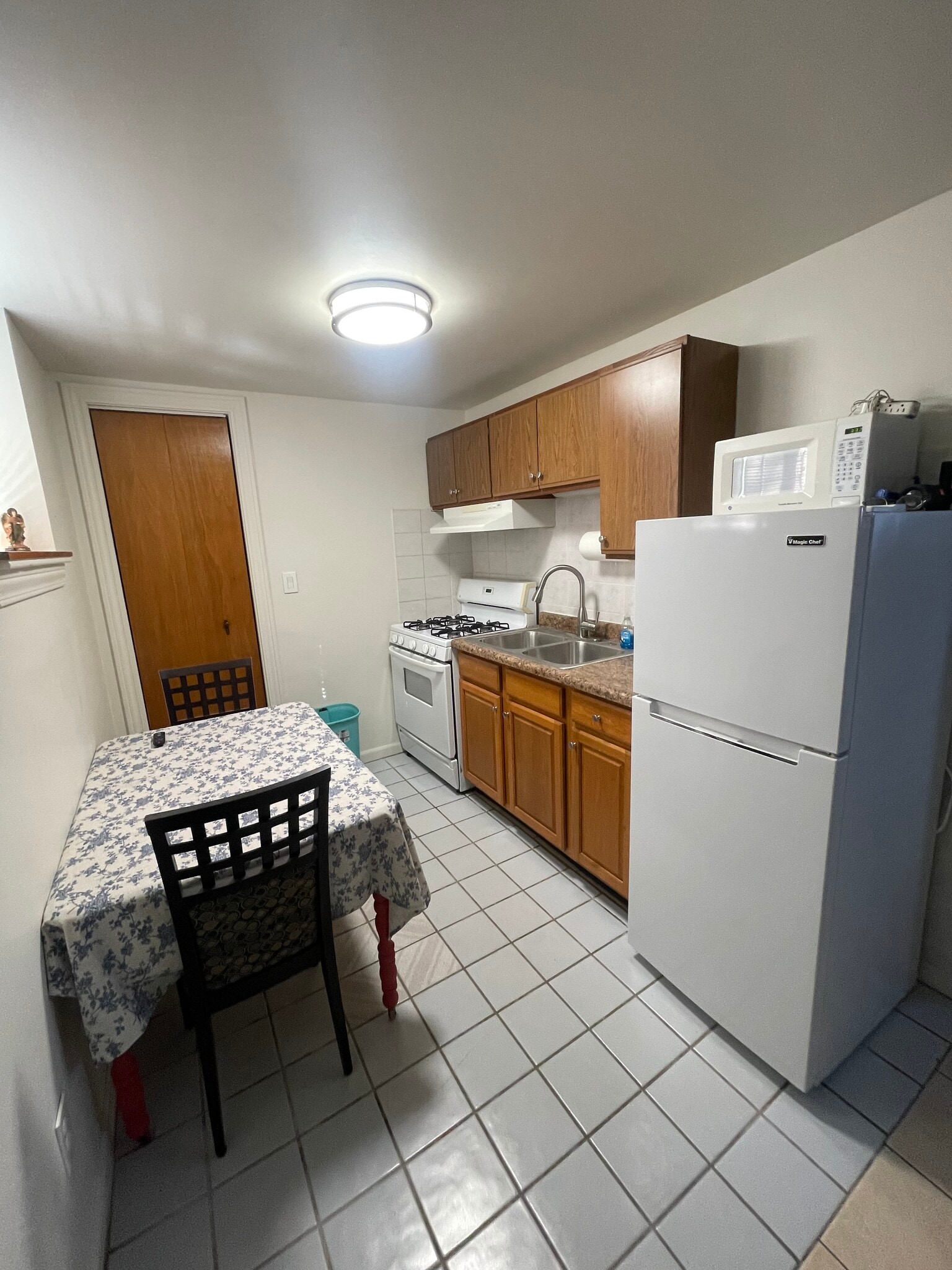 Building Photo - 440 E 42nd St