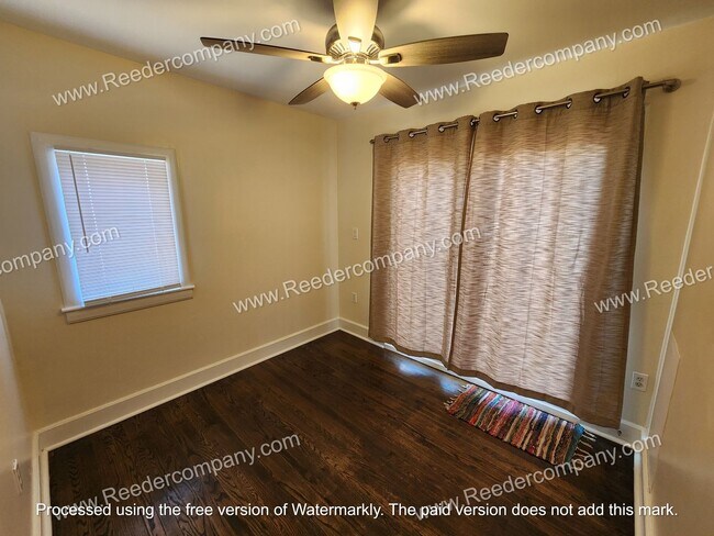 Building Photo - 3 bedroom 1 bathroom house in Munster with 2.5 car garage!
