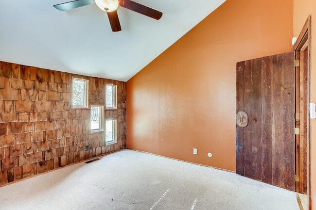 Building Photo - 1525 Crestmore Pl